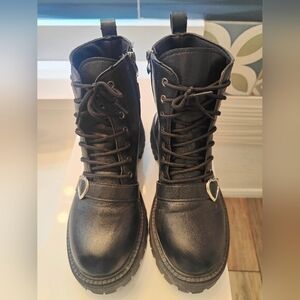 ROMWE kawaii heart buckle decor boots